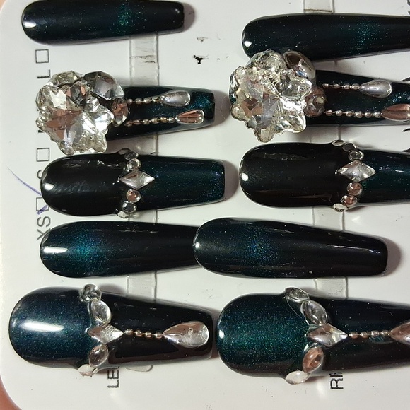 Press On Bling Nails - Picture 2 of 4